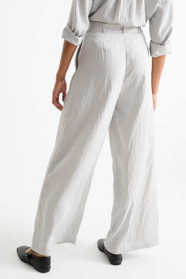 Dámské - Plátěné kalhoty s páskem - high waist - wide leg - úzký proužek - světle šedá