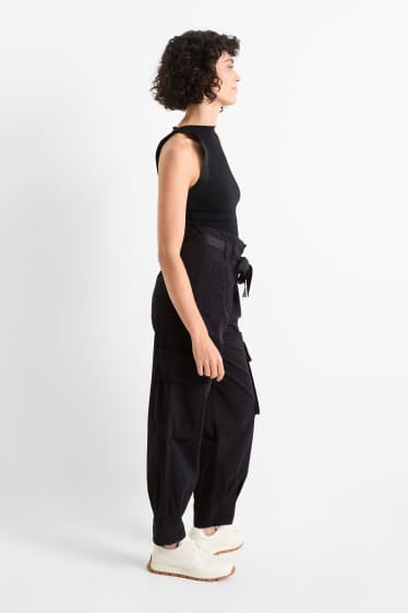 Femmes - Pantalon cargo - high waist - tapered fit - noir