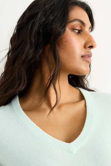 Femmes - Pull en cachemire avec encolure en V - vert menthe