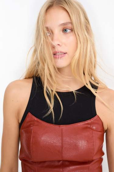 Dona - Vestit ajustat - pell sintètica - vermell