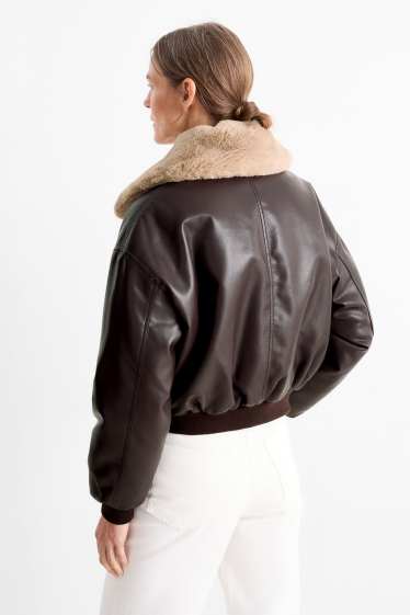 Damen - Bomberjacke mit Kunstfellbesatz - Lederimitat - dunkelbraun