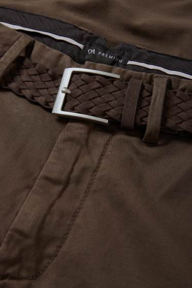 Hommes - Chino avec ceinture - regular fit - marron foncé