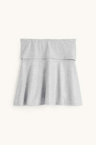 Femei - Fustă mini - reiată - aspect lucios - gri deschis