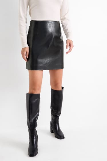 Femei - Fustă mini - imitație de piele - negru