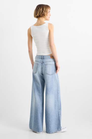 Dona - Wide leg jeans - low waist - texà blau clar