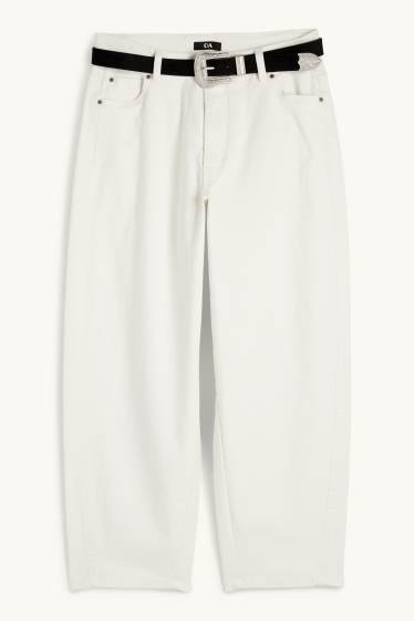 Dámské - Curved jeans s páskem - high waist - krémově bílá