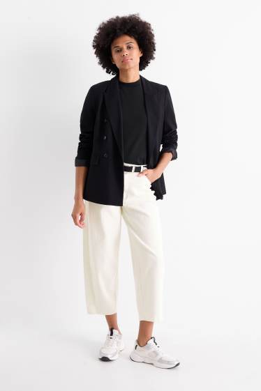 Dámské - Curved jeans s páskem - high waist - krémově bílá