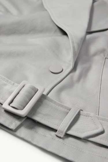Women - Cropped trench coat - light gray