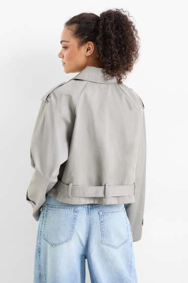 Women - Cropped trench coat - light gray