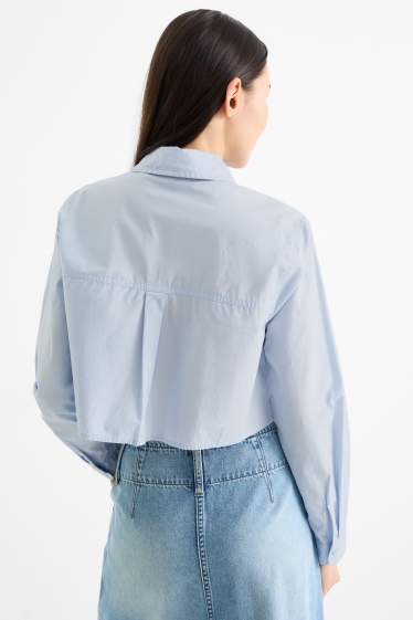 Women - Cropped poplin blouse - light blue