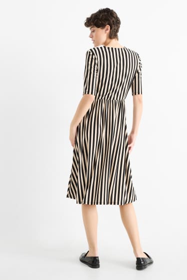 Femmes - Robe croisée - à rayures - beige