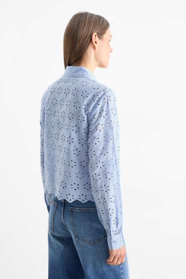 Damen - Bluse - Broderie Anglaise - hellblau