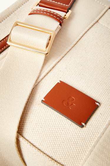 Women - Crossbody bag with detachable bag strap - beige