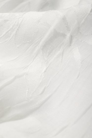 Dona - Brusa - de flors - blanc