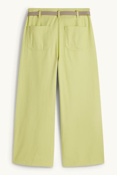 Femei - Pantaloni de stofă cu curea - wide leg - talie înaltă - verde deschis