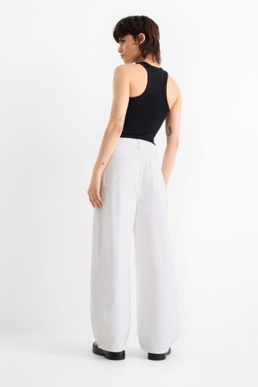 Femmes - Balloon jean - mid waist - blanc