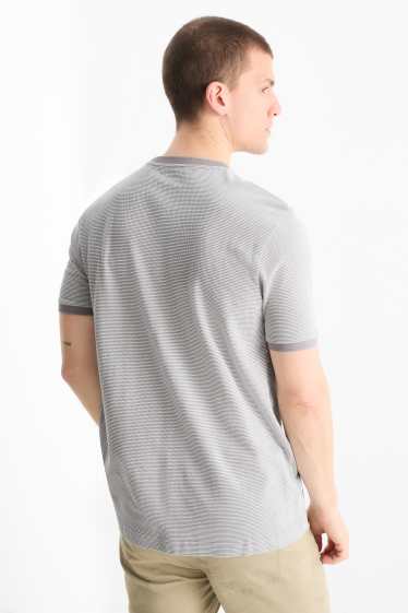 Men - T-shirt - regular fit - textured - gray