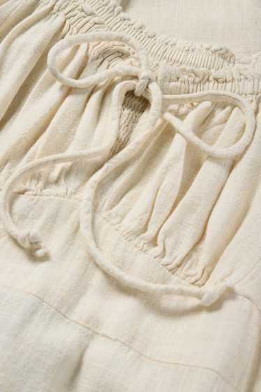 Femei - Rochie tip Empire cu conținut de in - bej deschis