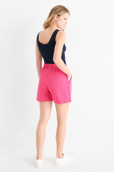 Femmes - Short basique en molleton - rose