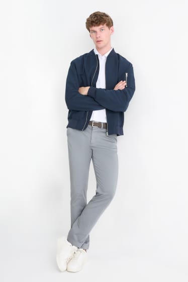 Herren - Chino mit Gürtel - Regular Fit - grau