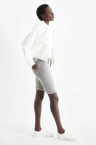 Damen - Jeans-Bermudas - Mid Waist - LYCRA® - helljeansgrau