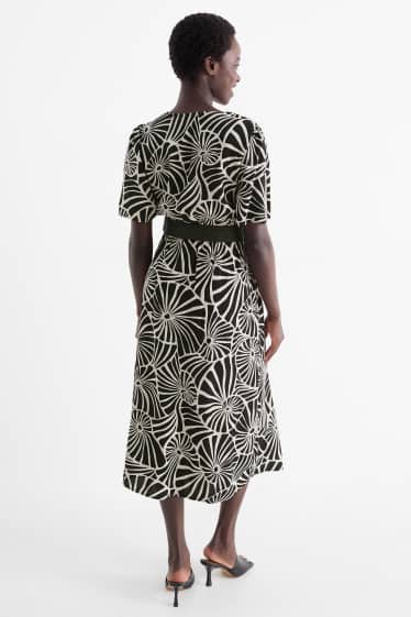 Dames - Viscose jurk met V-hals en riem - met patroon - zwart / beige