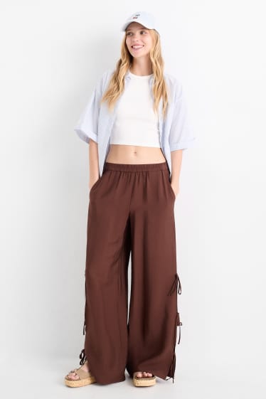 Femei - Pantaloni de stofă - talie medie - wide leg - maro închis