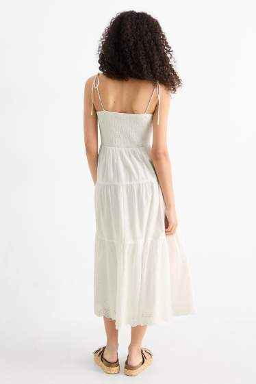 Damen - A-Linien Kleid - Broderie Anglaise - gesmokt - weiß
