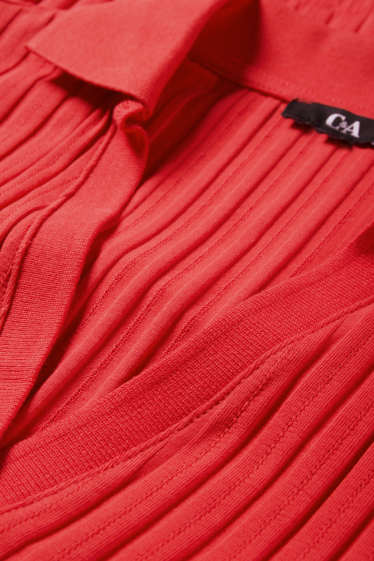 Femei - Tricou cu decolteu în V - regular fit - reiat - roșu