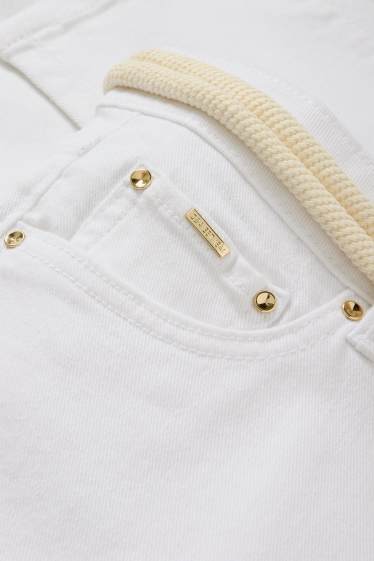 Damen - Crop Slim Jeans mit Gürtel - Mid Waist - weiß