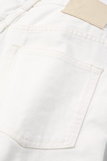 Femei - Pantaloni scurți de blugi - talie medie - LYCRA® - alb