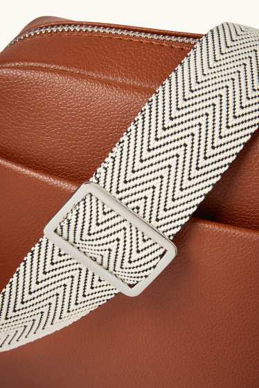 Donna - Borsa a tracolla con spallaccio staccabile - similpelle - marrone