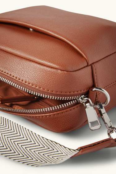 Donna - Borsa a tracolla con spallaccio staccabile - similpelle - marrone