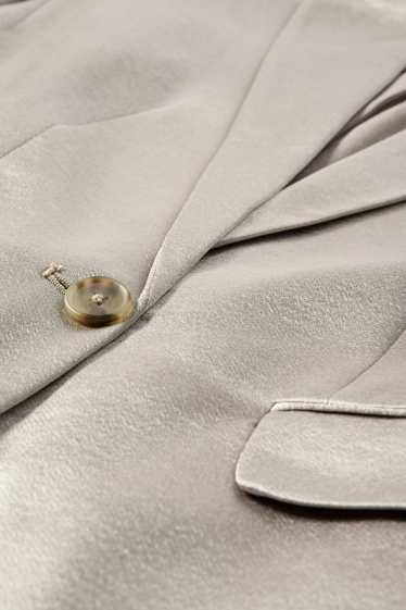 Dames - Lange blazer - getailleerd - glanzend - lichtgrijs