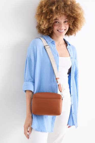 Donna - Borsa a tracolla con spallaccio staccabile - similpelle - marrone