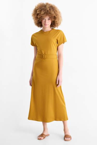 Femei - Rochie-tricou cu curea - galben muștar