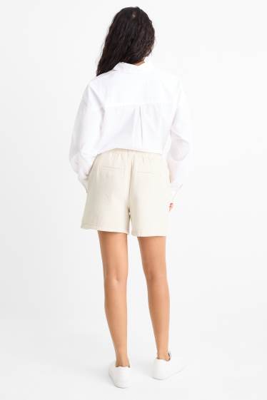 Dames - Korte broek - mid waist - crèmekleurig