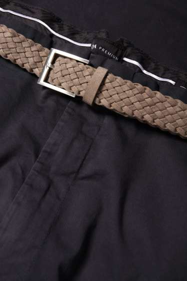 Men - Shorts with belt - black