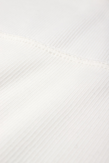 Femei - Tricou crop cu mânecă lungă - reiat - alb