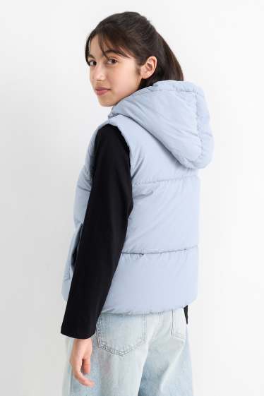 Děti - dívky - Prošívaná vesta s kapucí - z vodoodpudivého materiálu - světle modrá