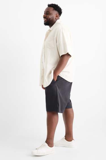 Men - Shorts with belt - black