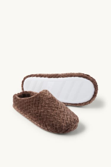 Femmes - Chaussons - finition texturée - marron