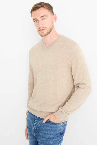 Men - Fine knit jumper - light beige