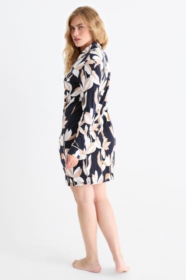 Dámské - Viskózová noční košile - s květinovým vzorem - tmavomodrá