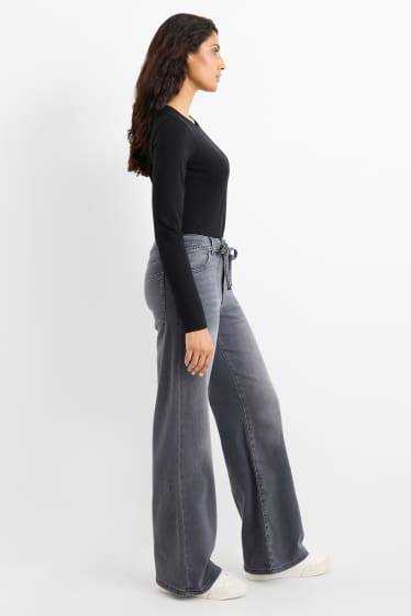 Women - Wide leg jeans - mid-rise waist - denim-gray