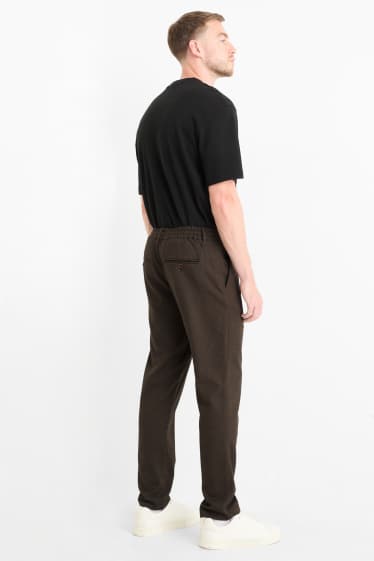 Men - Chinos - tapered fit - textured - dark brown