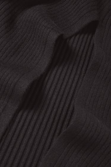 Women - Knitted skirt - ribbed - black