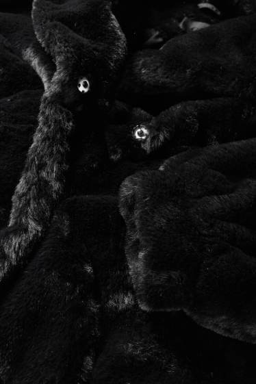 Femmes - Veste en imitation fourrure - noir
