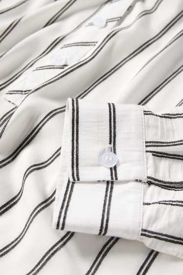 Femei - Bluză cu decolteu în V - cu dungi - alb / negru