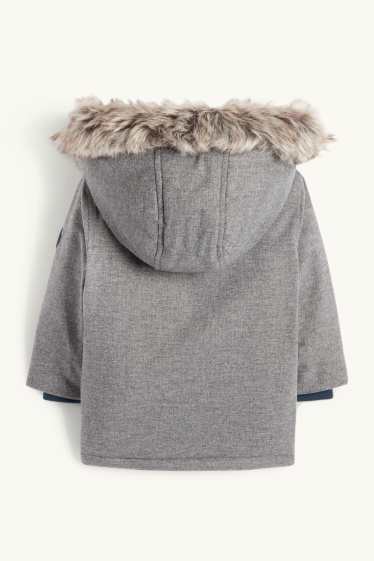 Miminka - chlapci - Motiv lištičky - parka pro miminka s kapucí a lemem z umělé kožešiny - taupe
